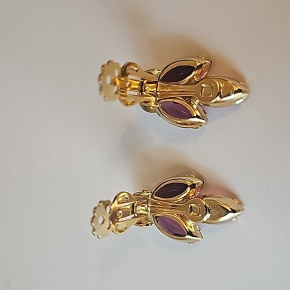 Vintage Aurora Borealis Rhinestone and Purple Crystal Clip On Earrings - Picture 6 of 7